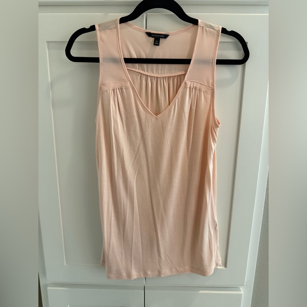 Banana Republic Sleeveless Top
Size XSmall